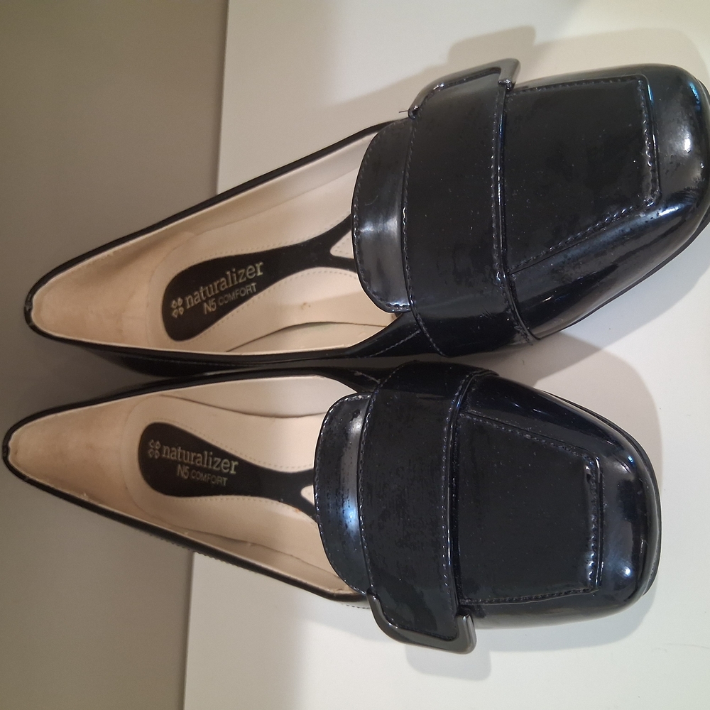 Naturalizer Black Loafers With Kitten Heel